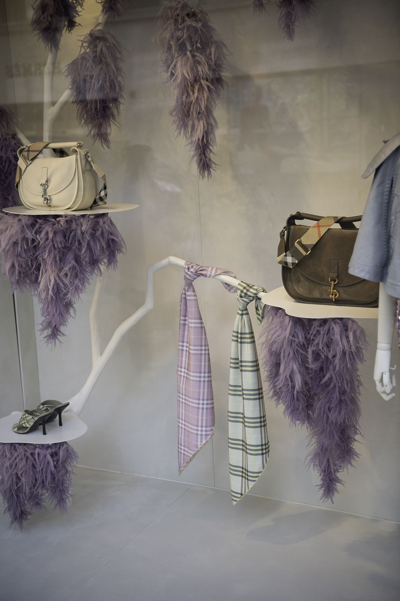 burberry shop window - Zari Gallery burberry shop window